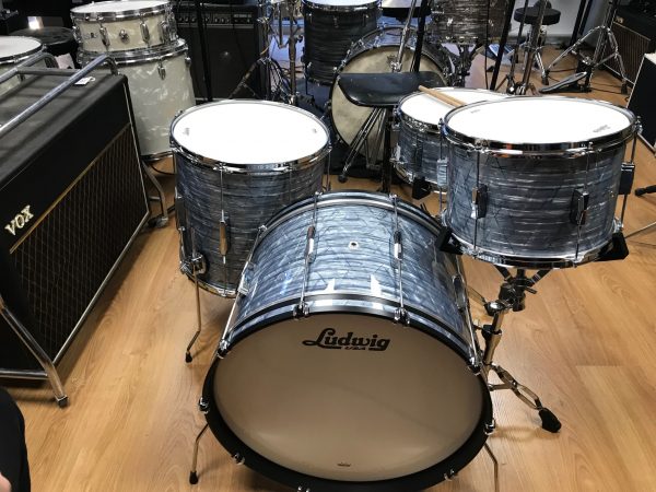 LUDWIG BATTERIE CLUB DATE 3F + CAISSE CLAIRE 14X6.5 SKY BLUE