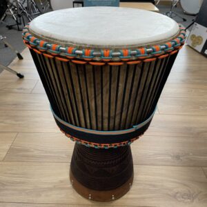 DJEMBE BURKINA ACAJOU PEAU DE CHEVRE DIAM 40CM x 63CM HAUTEUR