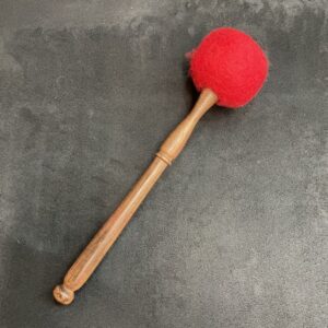 LADAKH MAILLOCHE BOULE ROUGE 6cm L 28cm