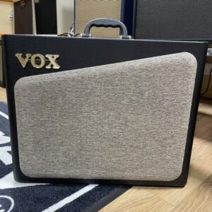 OCCASION VOX AV30 AMPLI A MODELISATION 30W 1x10''