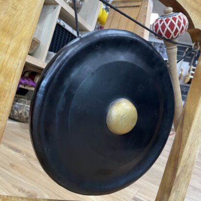 OCCASION GONG NEPAL 30CM SUR STRUCTURE BOIS ET MAILLOCHE – Image 2