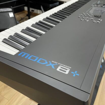 OCCASION YAMAHA MODX8+ AVEC HOUSSE – Image 2