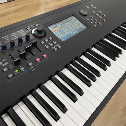 OCCASION YAMAHA MODX8+ AVEC HOUSSE – Image 4