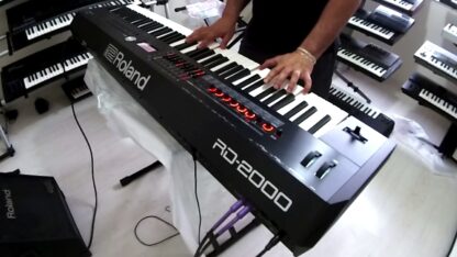 OCCASION CLAVIER ROLAND RD2000 AVEC SOFTCASE STAGG – Image 2