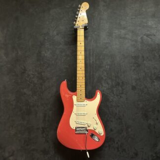OCCASION FENDER STRATOCASTER VINTAGE HOT ROD 50'S FIESTA RED
