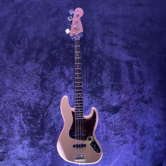 OCCASION FENDER DELUXE ACTIVE, JAZZ BASS, VINTAGE WHITE ETUI GATOR